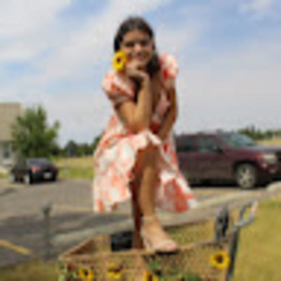 Meet your Posher, Madison - Picture 1 of 1